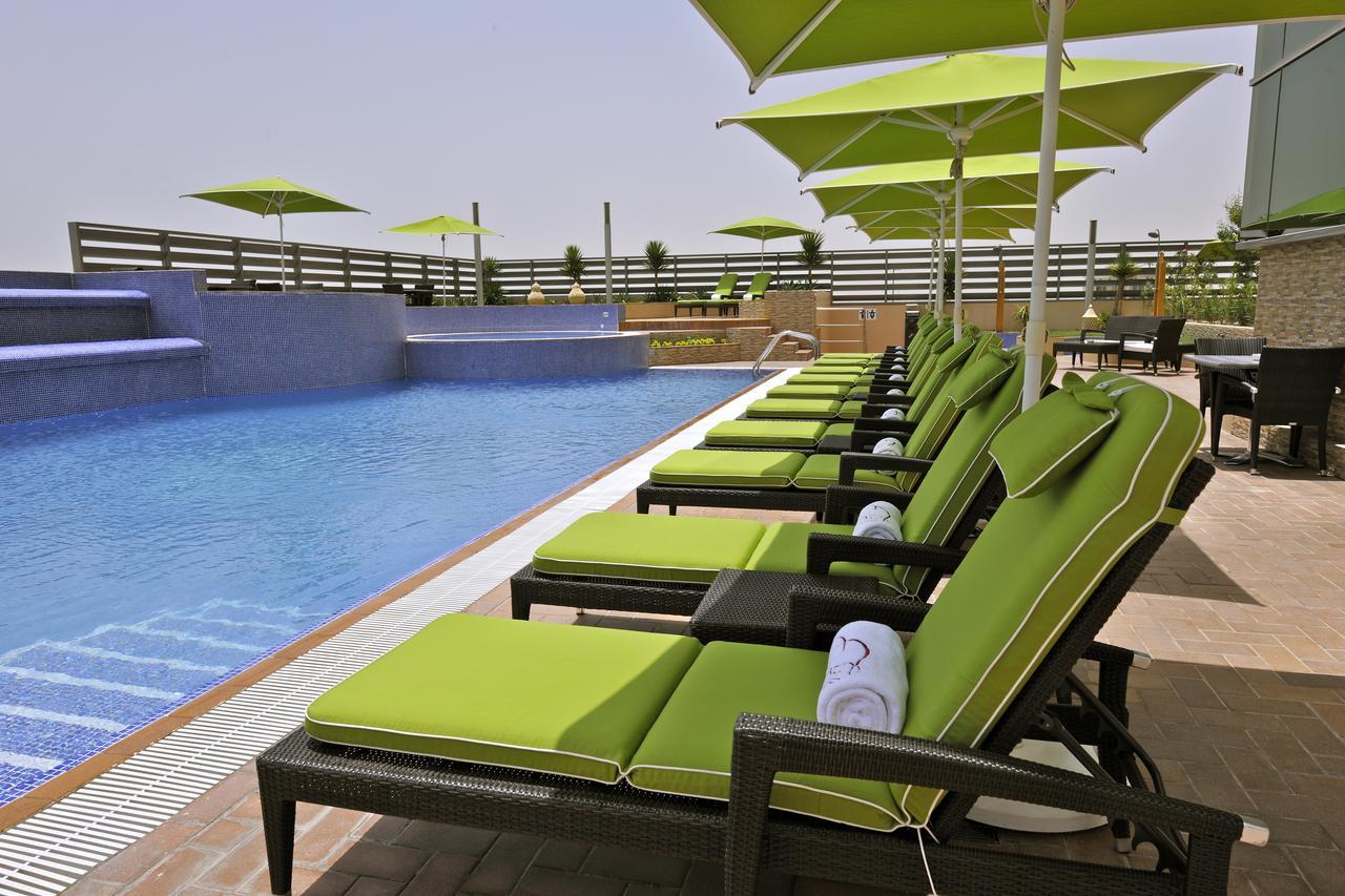 Fraser Suites Seef Bahrain Манама Екстериор снимка Pool at the hotel