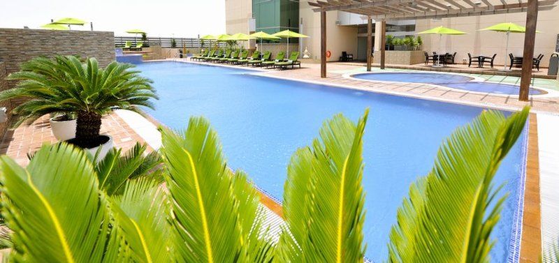 Fraser Suites Seef Bahrain Манама Екстериор снимка The swimming pool at the hotel